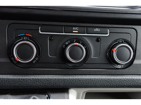Volkswagen Transporter 2.0 TDI L2H1 Highline Cruise, Multimedia, 150PK, Automaat, trekhaak, Airco, LM Velg, Uniek!