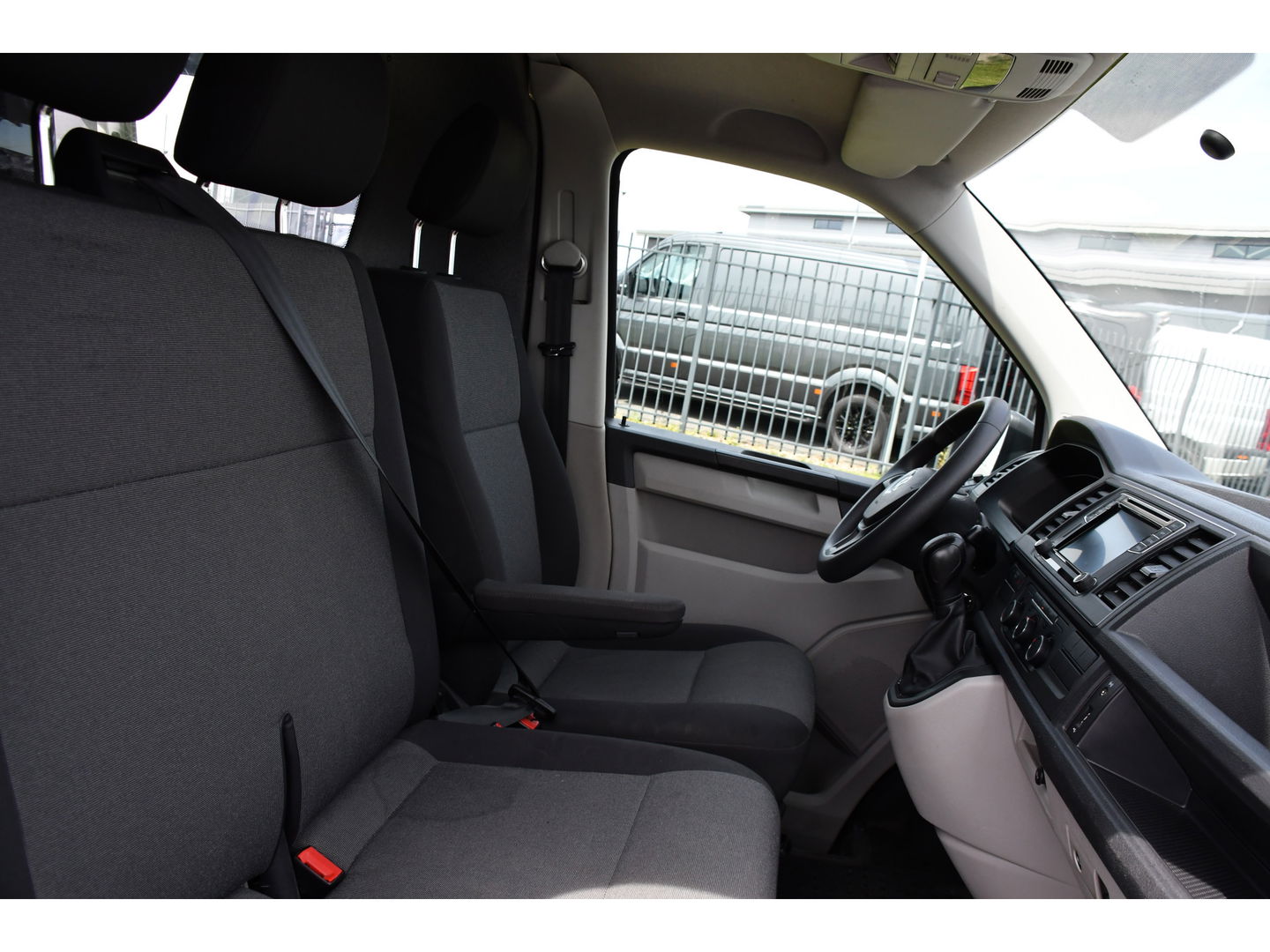 Volkswagen Transporter 2.0 TDI L2H1 Highline Cruise, Multimedia, 150PK, Automaat, trekhaak, Airco, LM Velg, Uniek!