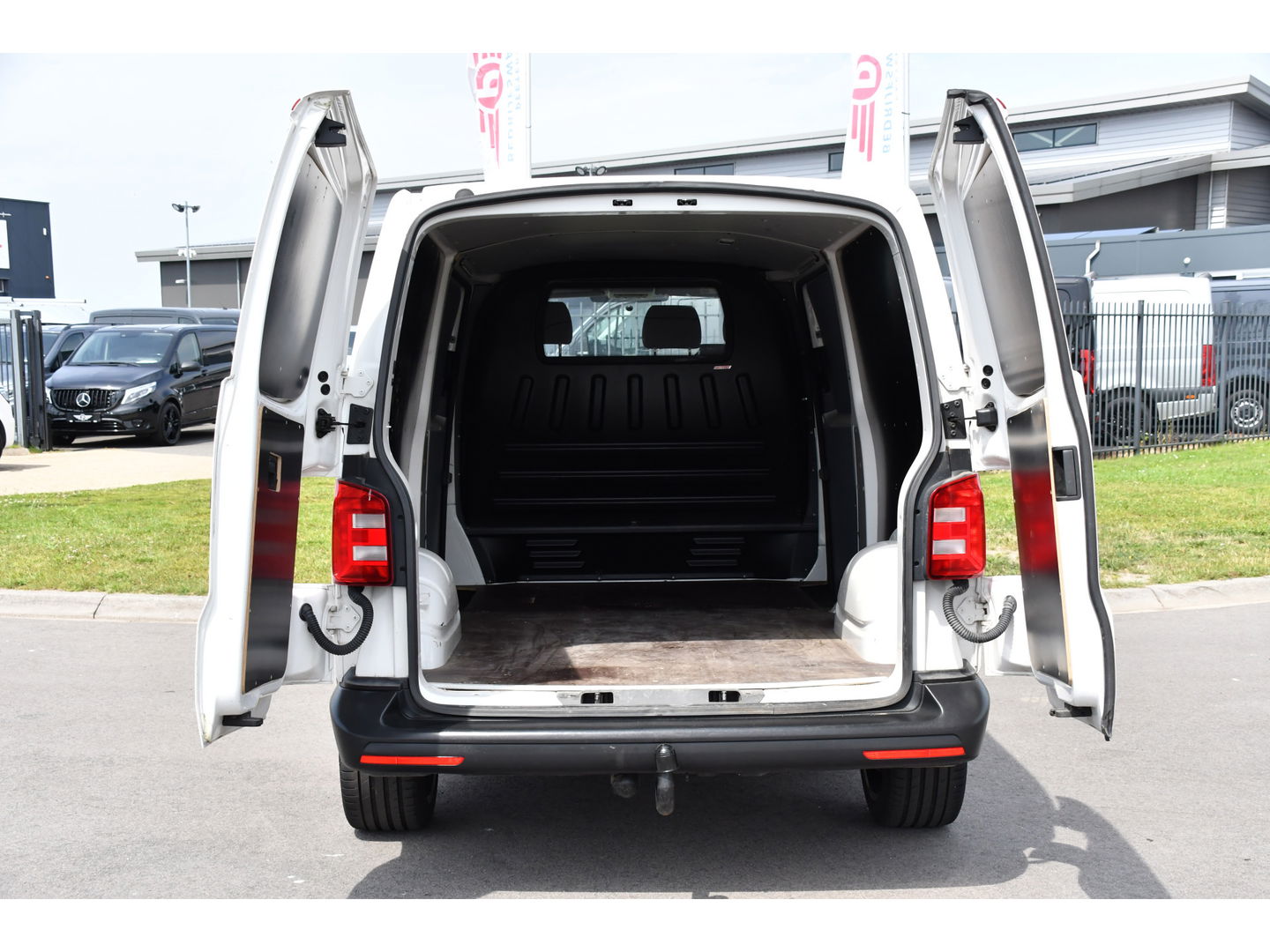 Volkswagen Transporter 2.0 TDI L2H1 Highline Cruise, Multimedia, 150PK, Automaat, trekhaak, Airco, LM Velg, Uniek!