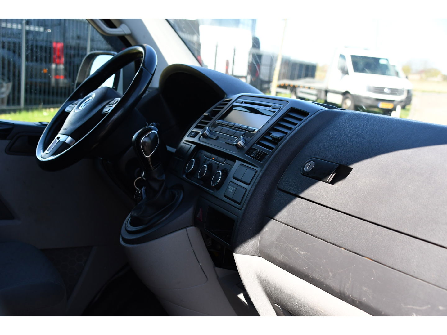 Volkswagen Transporter 2.0 TDI L2H1 Edition Cruise, Airco, Automaat, Sensoren, 140PK, UNIEK!