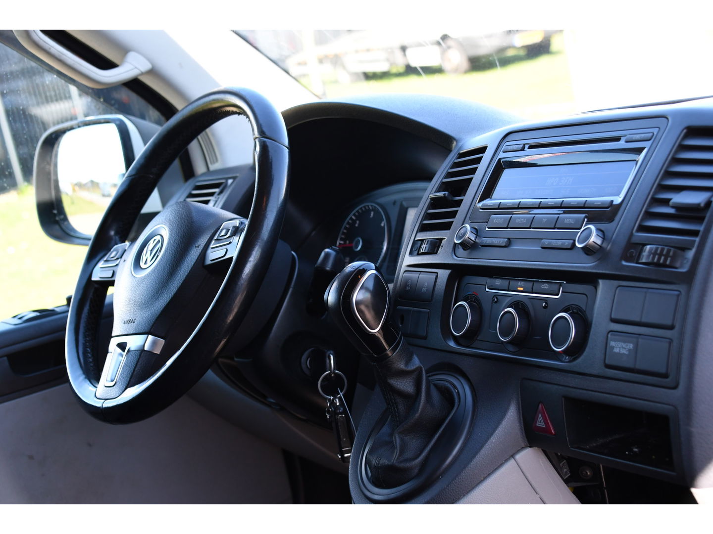 Volkswagen Transporter 2.0 TDI L2H1 Edition Cruise, Airco, Automaat, Sensoren, 140PK, UNIEK!