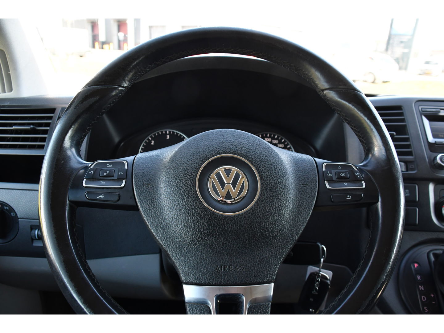 Volkswagen Transporter 2.0 TDI L2H1 Edition Cruise, Airco, Automaat, Sensoren, 140PK, UNIEK!