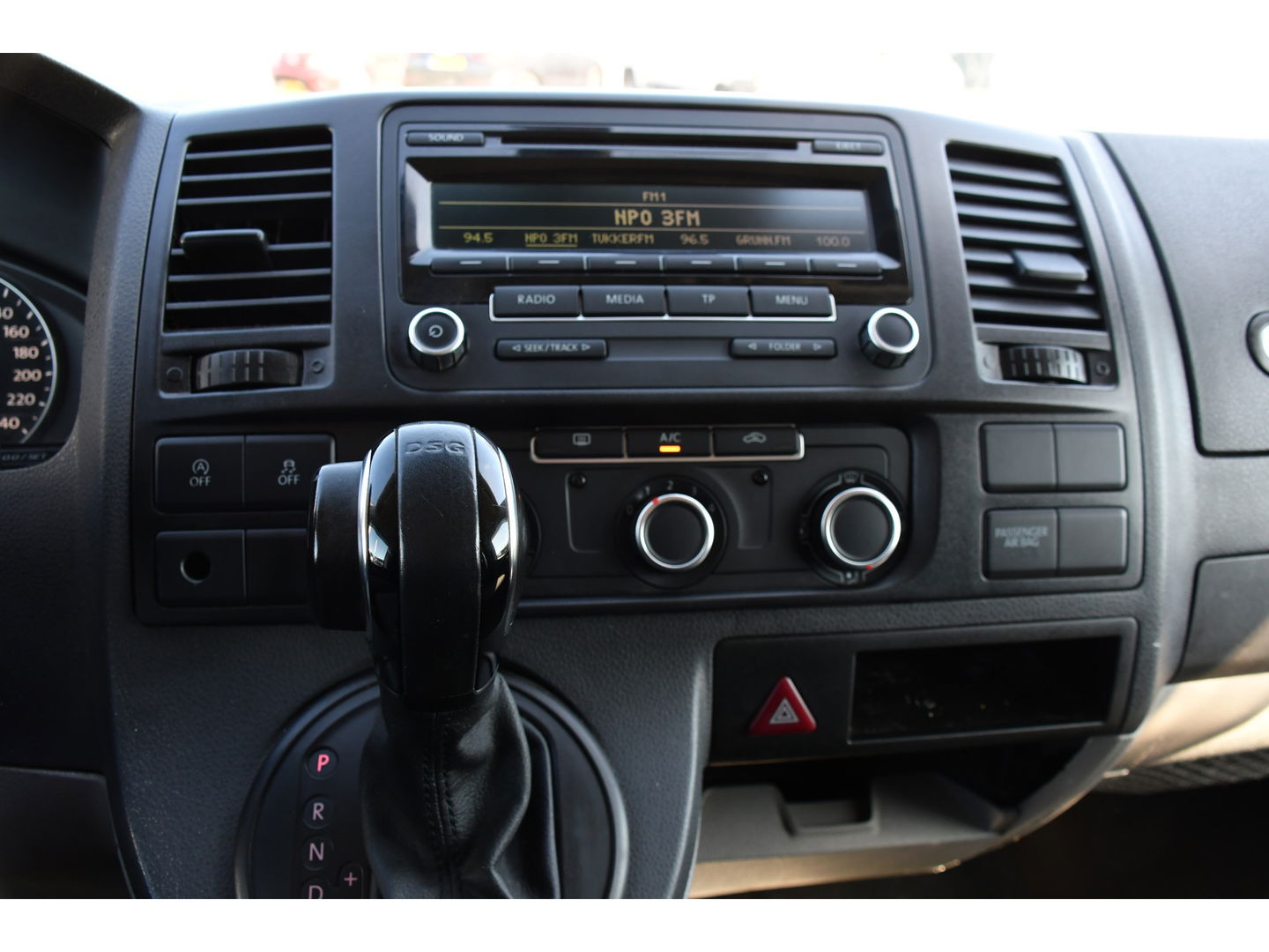 Volkswagen Transporter 2.0 TDI L2H1 Edition Cruise, Airco, Automaat, Sensoren, 140PK, UNIEK!