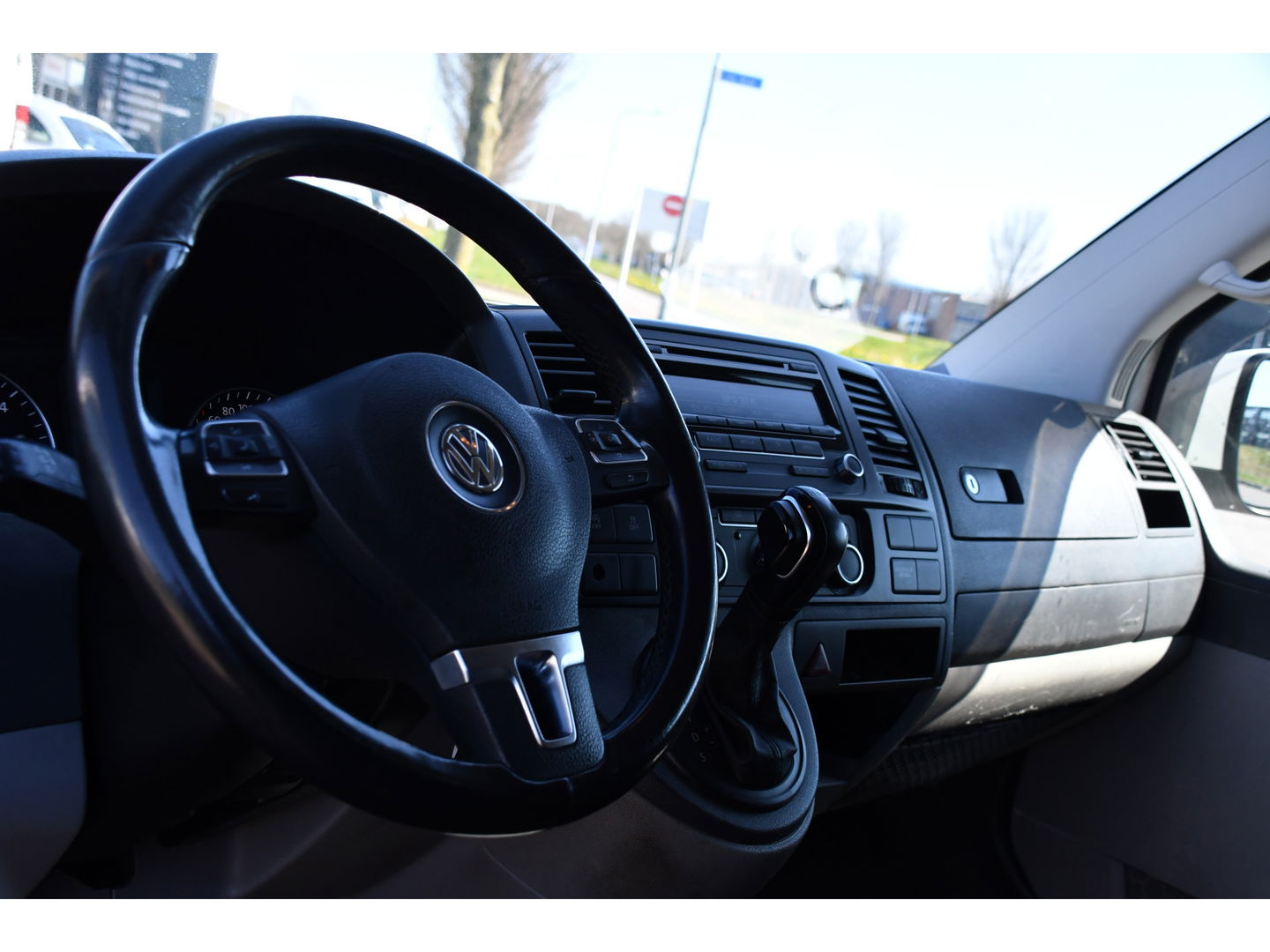 Volkswagen Transporter 2.0 TDI L2H1 Edition Cruise, Airco, Automaat, Sensoren, 140PK, UNIEK!