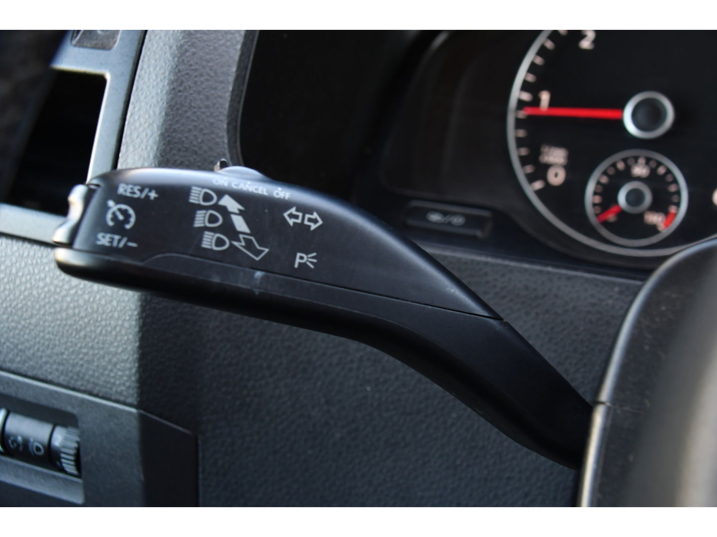 Volkswagen Transporter 2.0 TDI L2H1 Edition Cruise, Airco, Automaat, Sensoren, 140PK, UNIEK!