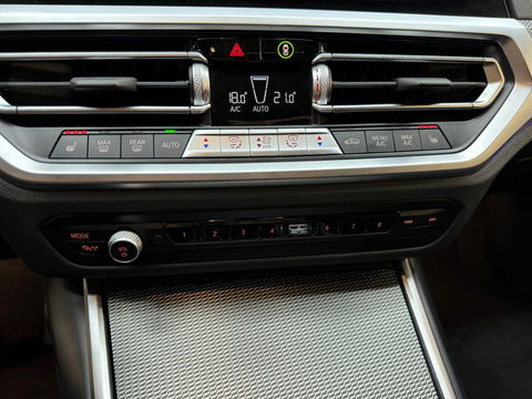 BMW 3-serie 320e M Sport Panorama|Memory|Camera|Sfeer|CarPlay