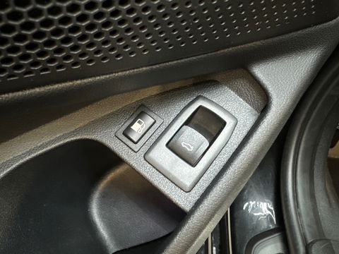 BMW 3-serie 320e M Sport Panorama|Memory|Camera|Sfeer|CarPlay