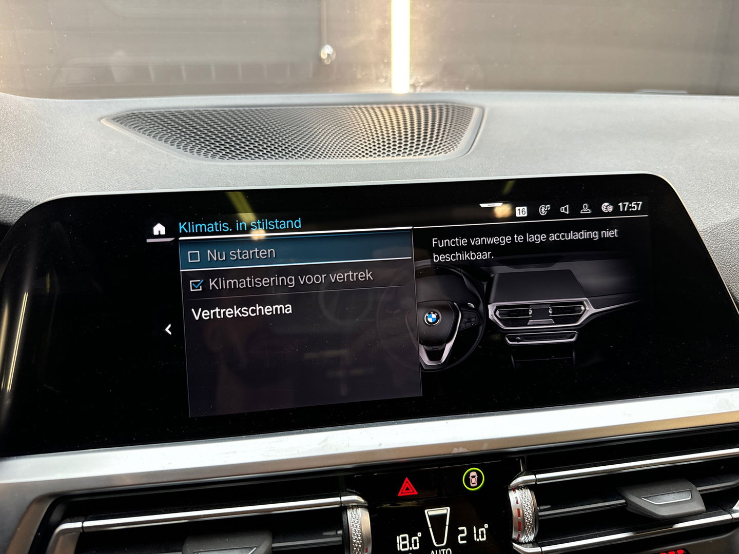 BMW 3-serie 320e M Sport Panorama|Memory|Camera|Sfeer|CarPlay