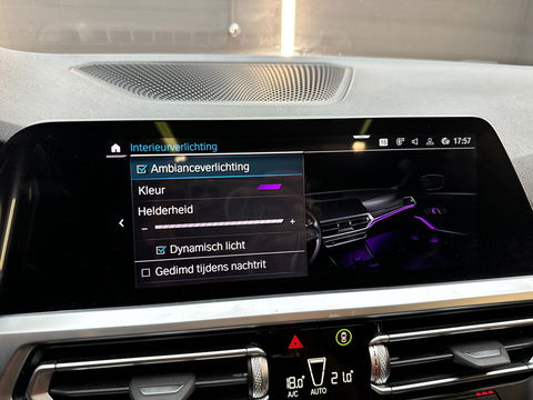 BMW 3-serie 320e M Sport Panorama|Memory|Camera|Sfeer|CarPlay