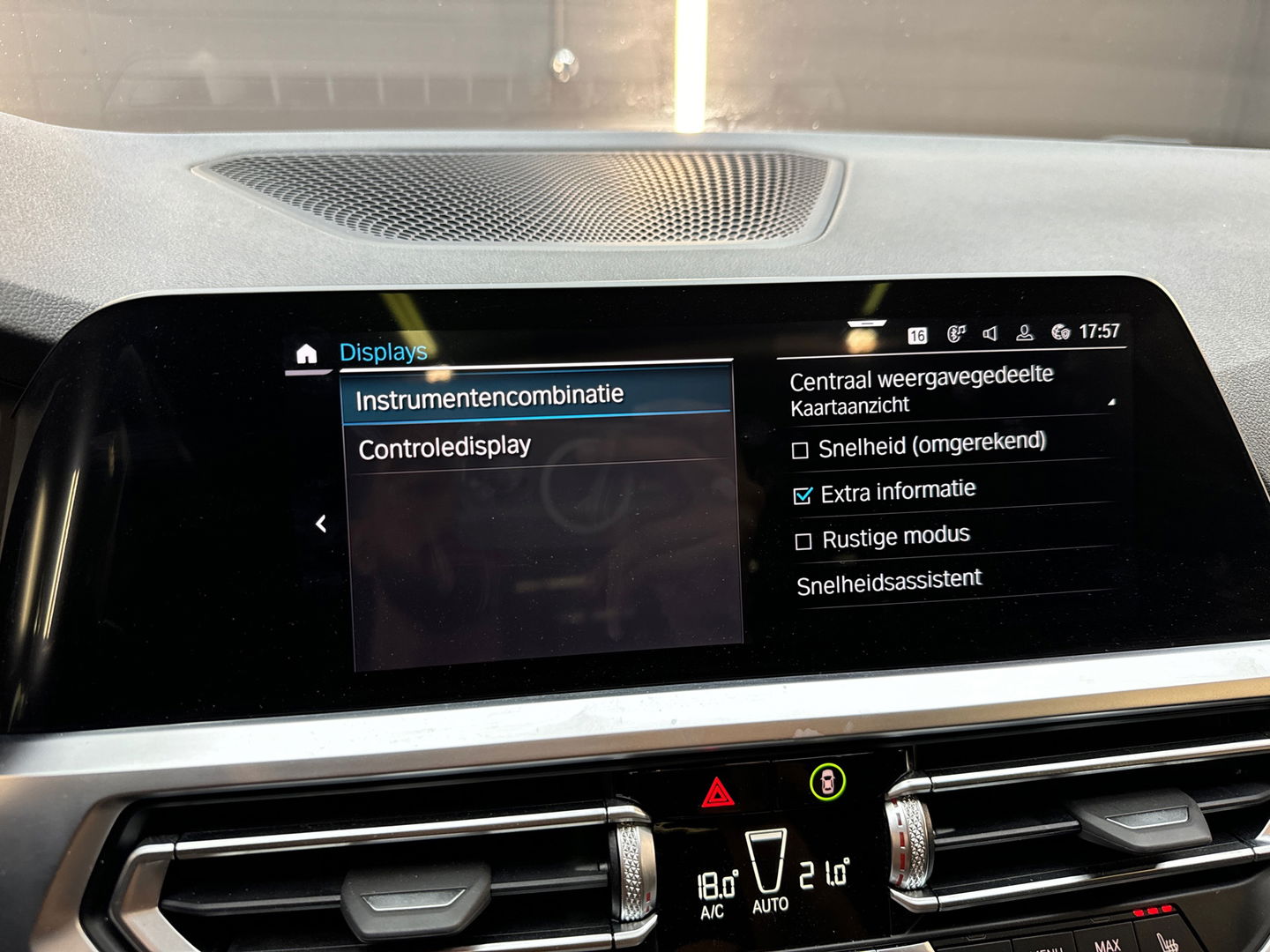 BMW 3-serie 320e M Sport Panorama|Memory|Camera|Sfeer|CarPlay
