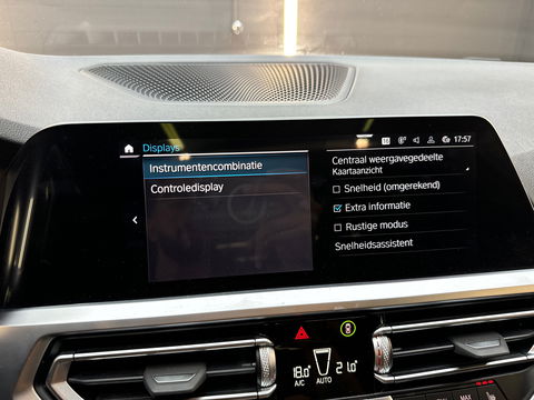 BMW 3-serie 320e M Sport Panorama|Memory|Camera|Sfeer|CarPlay