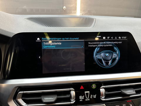 BMW 3-serie 320e M Sport Panorama|Memory|Camera|Sfeer|CarPlay