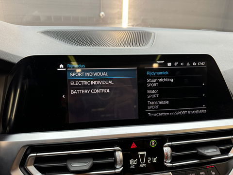 BMW 3-serie 320e M Sport Panorama|Memory|Camera|Sfeer|CarPlay