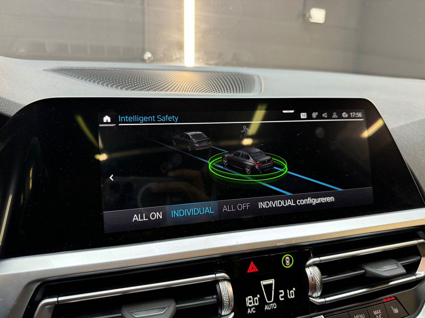 BMW 3-serie 320e M Sport Panorama|Memory|Camera|Sfeer|CarPlay
