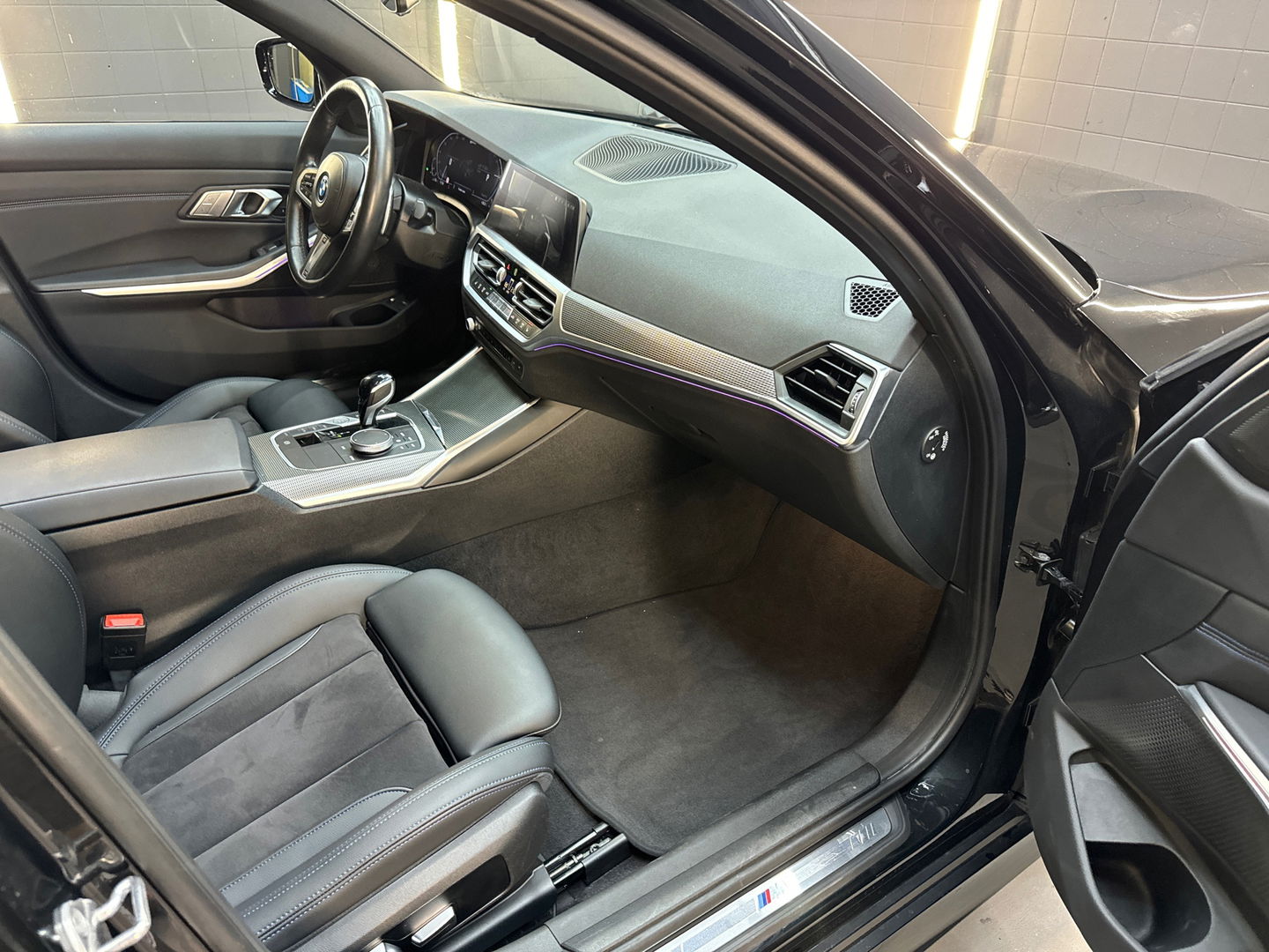 BMW 3-serie 320e M Sport Panorama|Memory|Camera|Sfeer|CarPlay