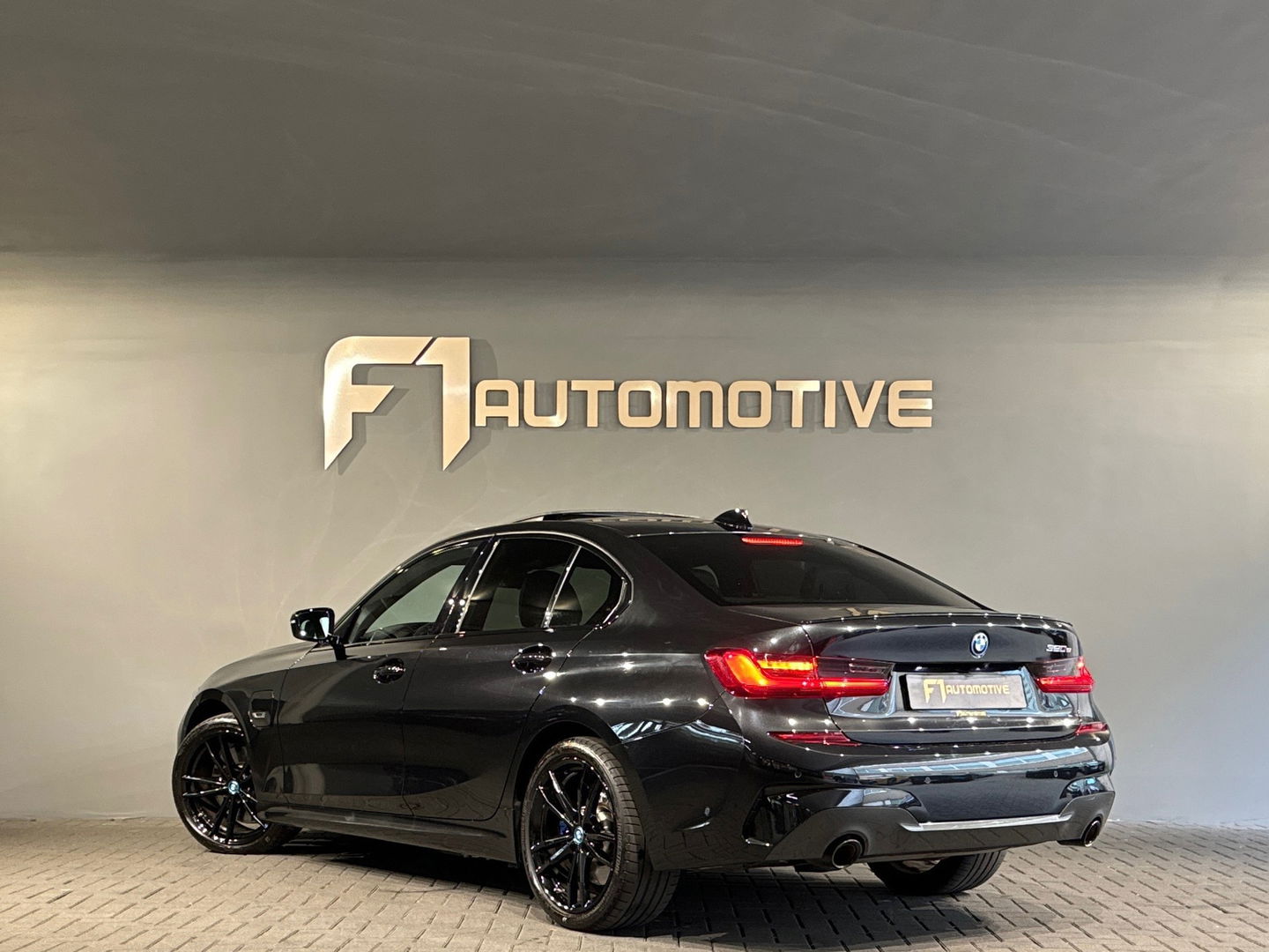 BMW 3-serie 320e M Sport Panorama|Memory|Camera|Sfeer|CarPlay