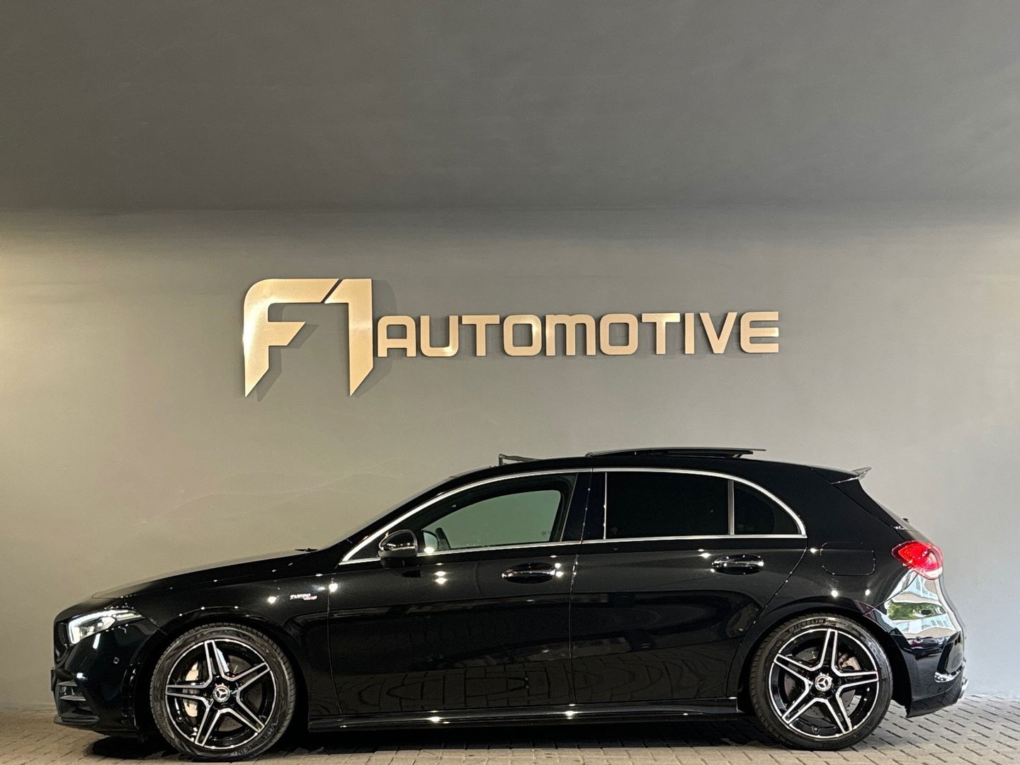 Mercedes-Benz A-Klasse AMG 35 4MATIC Pano|Kuip|Burmester|HuD