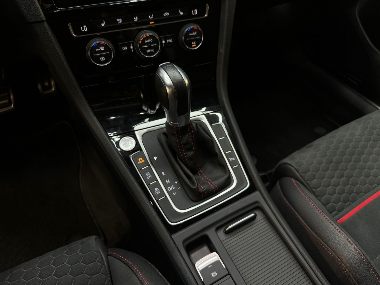Volkswagen Golf 2.0 TSI GTI Performance Pano|Keyles|DCC|Sfeer