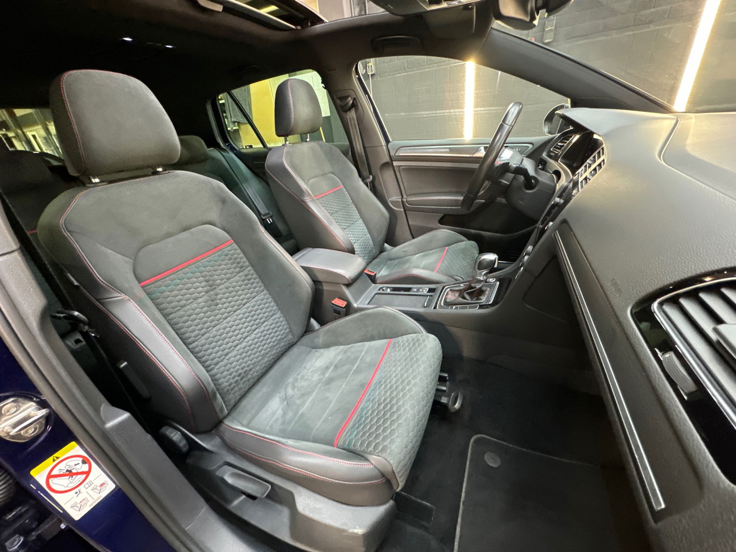 Volkswagen Golf 2.0 TSI GTI Performance Pano|Keyles|DCC|Sfeer