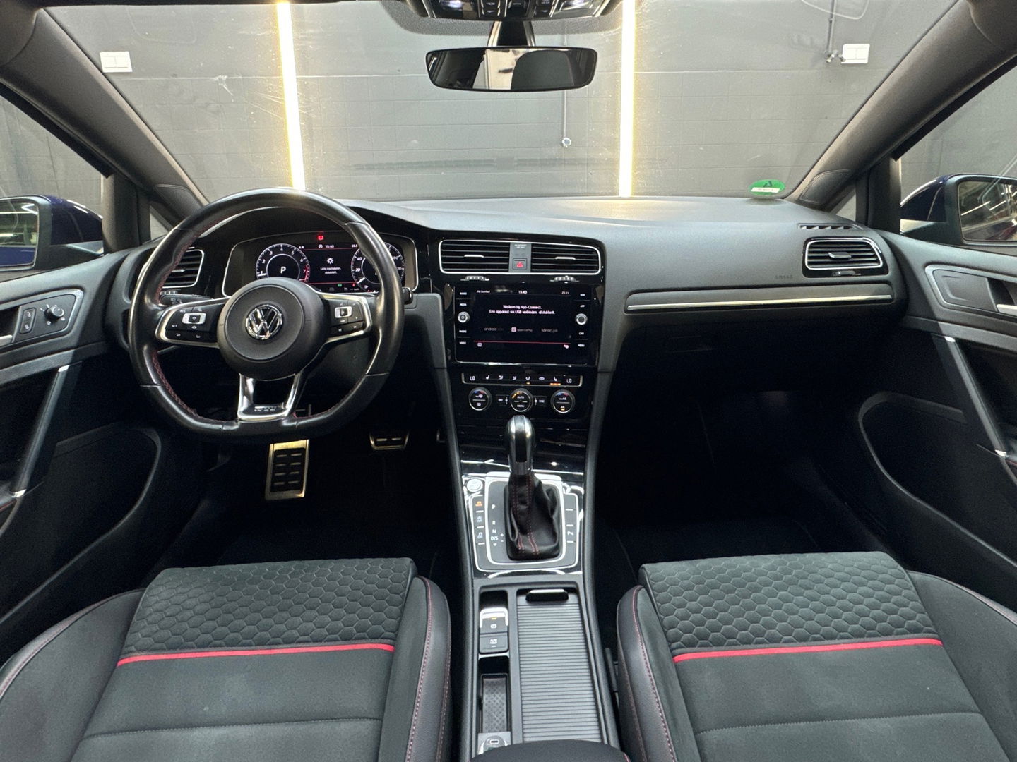 Volkswagen Golf 2.0 TSI GTI Performance Pano|Keyles|DCC|Sfeer