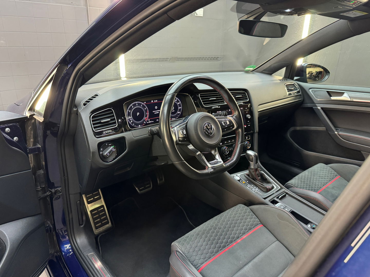 Volkswagen Golf 2.0 TSI GTI Performance Pano|Keyles|DCC|Sfeer