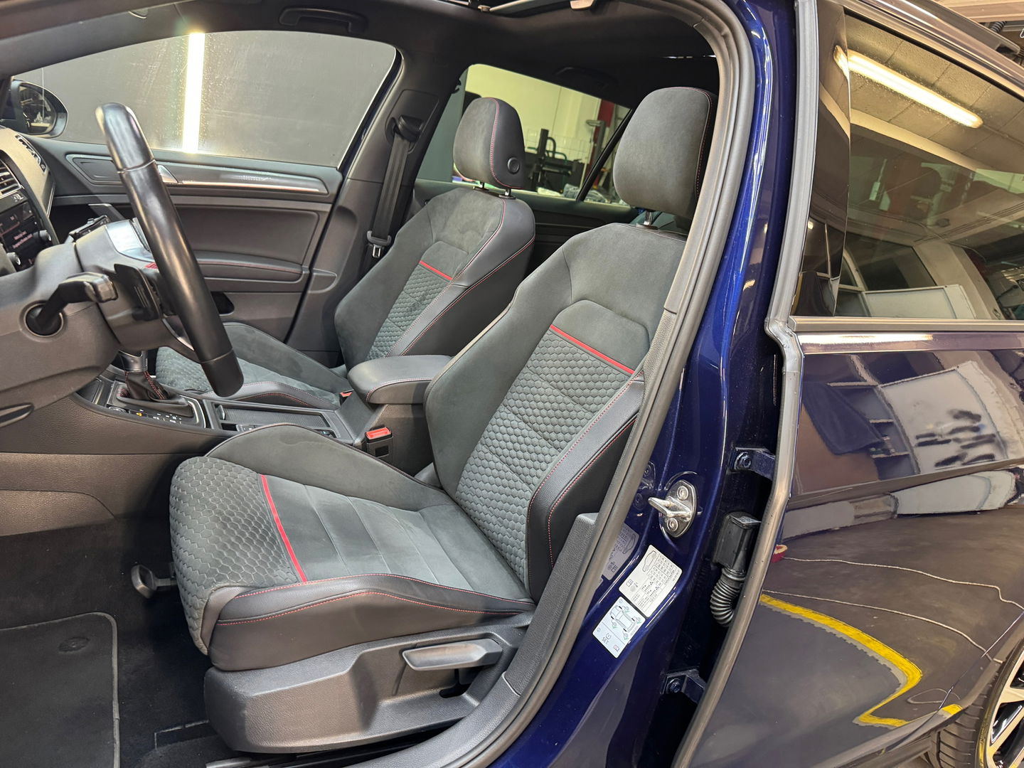 Volkswagen Golf 2.0 TSI GTI Performance Pano|Keyles|DCC|Sfeer