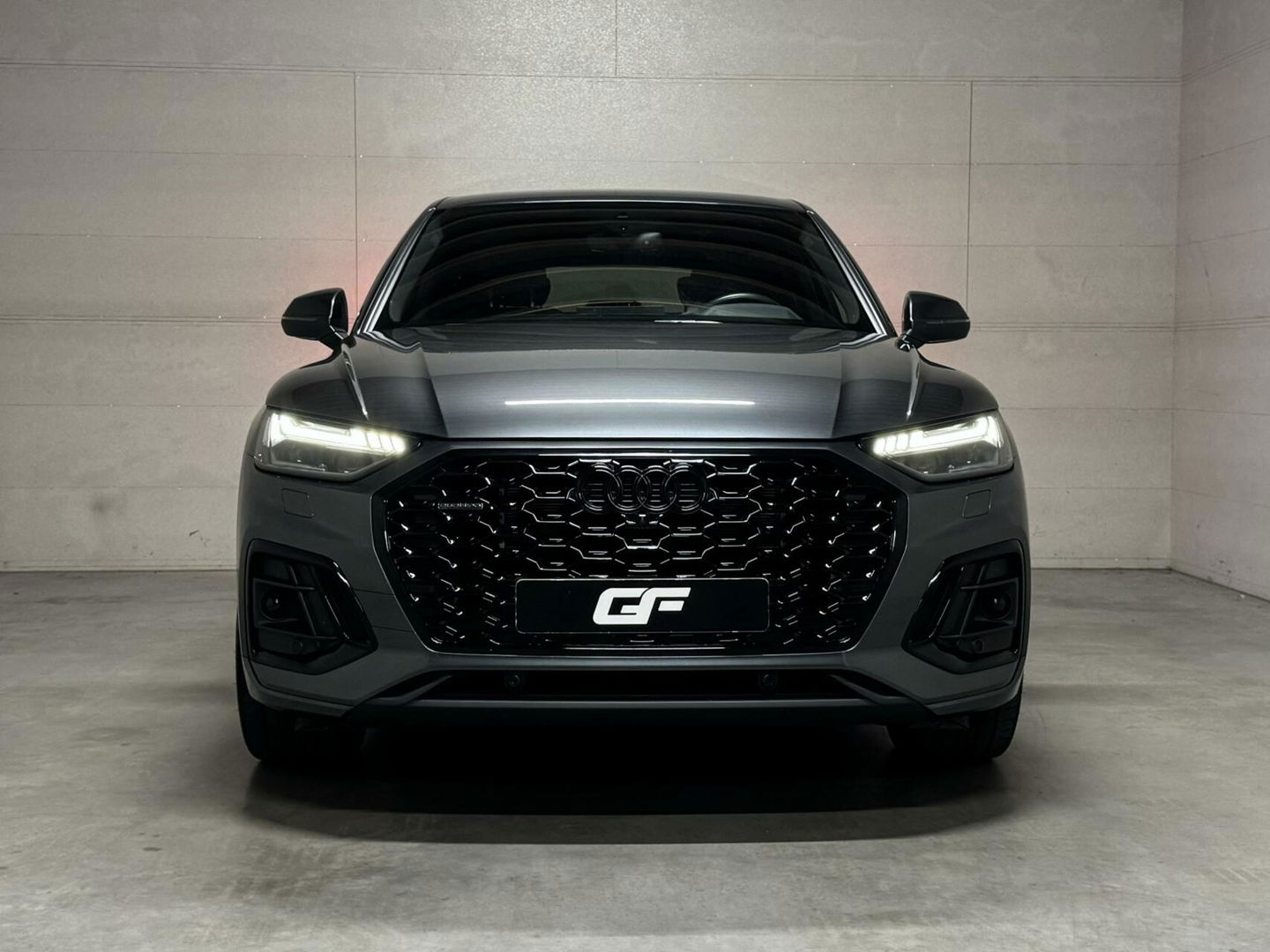Audi Q5 Sportback 55 TFSI e BlackEdition S-Line Luchtvering Sfeer. Carplay