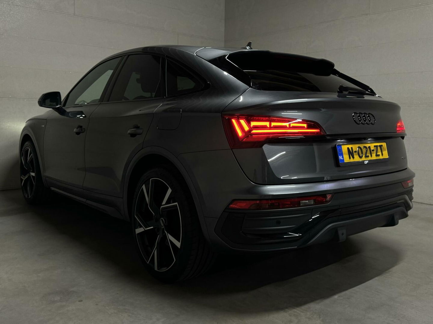 Audi Q5 Sportback 55 TFSI e BlackEdition S-Line Luchtvering Sfeer. Carplay