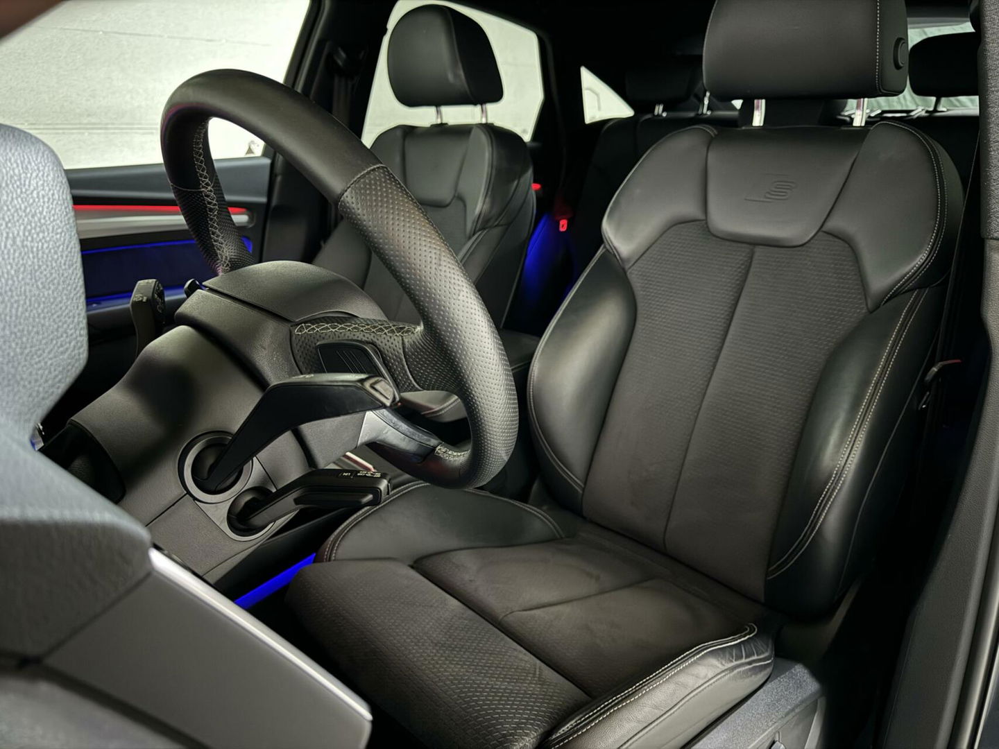 Audi Q5 Sportback 55 TFSI e BlackEdition S-Line Luchtvering Sfeer. Carplay