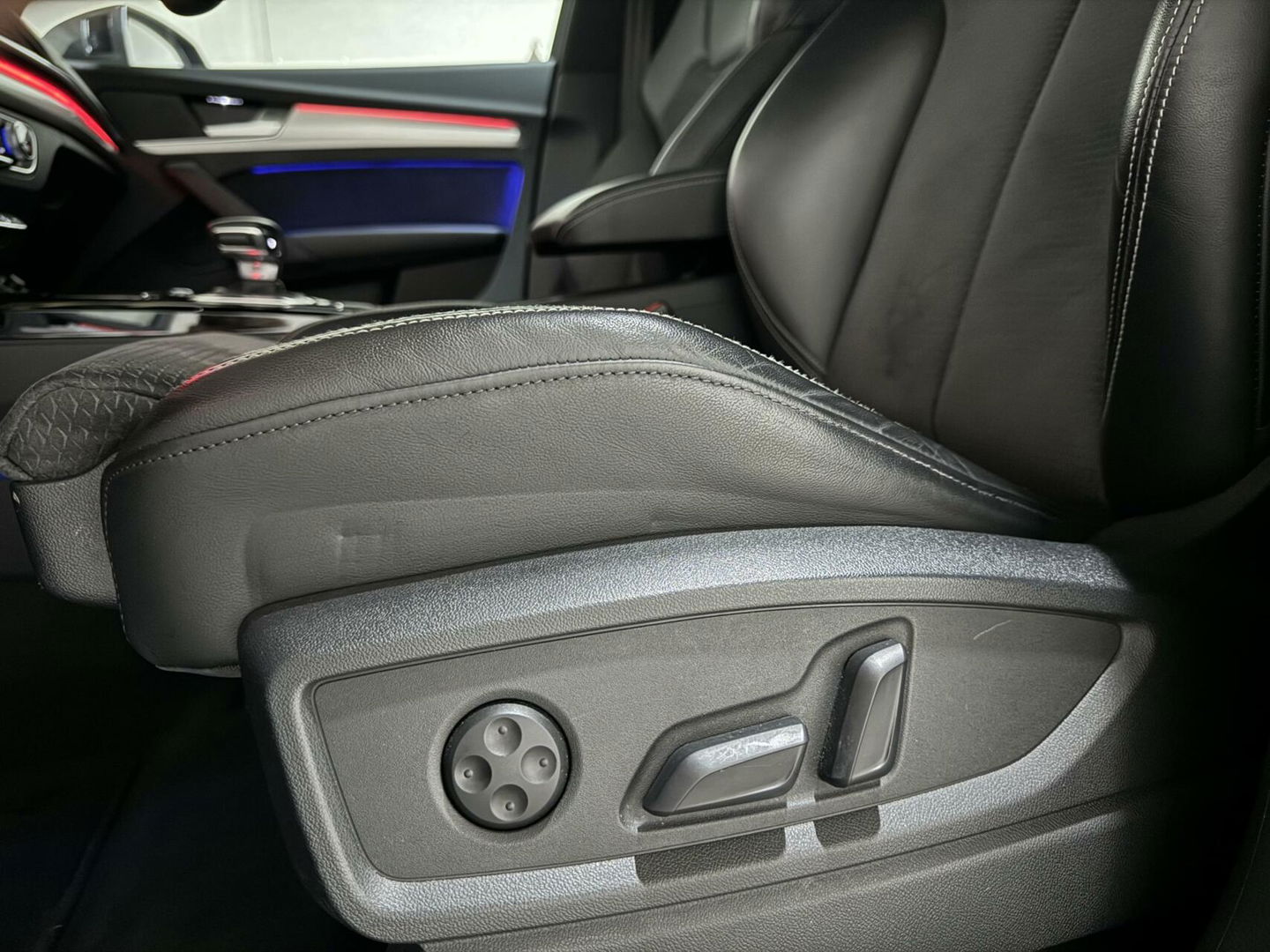 Audi Q5 Sportback 55 TFSI e BlackEdition S-Line Luchtvering Sfeer. Carplay