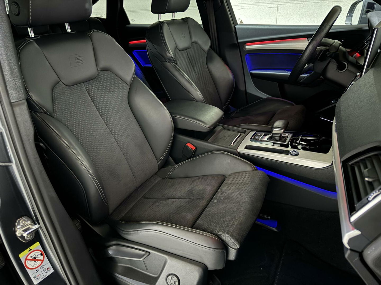 Audi Q5 Sportback 55 TFSI e BlackEdition S-Line Luchtvering Sfeer. Carplay