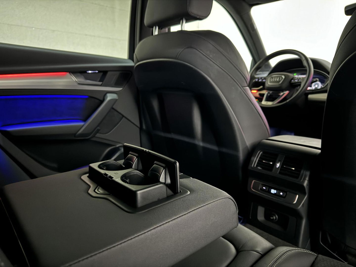 Audi Q5 Sportback 55 TFSI e BlackEdition S-Line Luchtvering Sfeer. Carplay