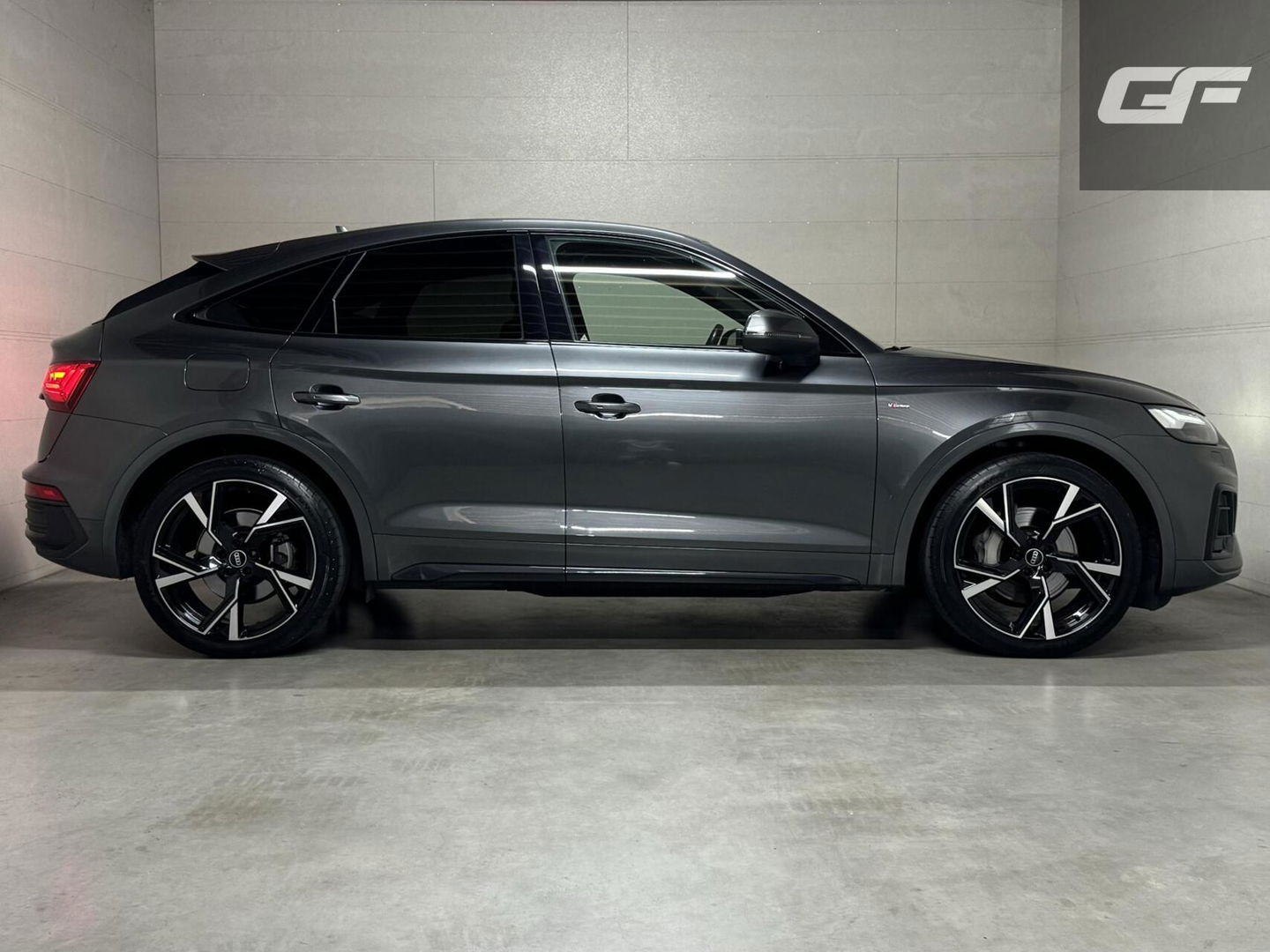 Audi Q5 Sportback 55 TFSI e BlackEdition S-Line Luchtvering Sfeer. Carplay