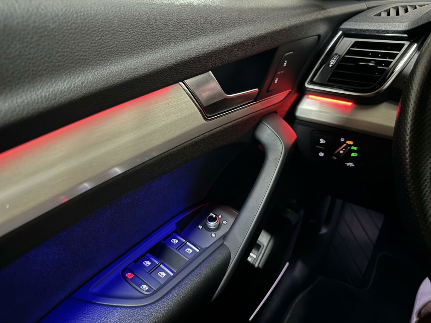 Audi Q5 Sportback 55 TFSI e BlackEdition S-Line Luchtvering Sfeer. Carplay