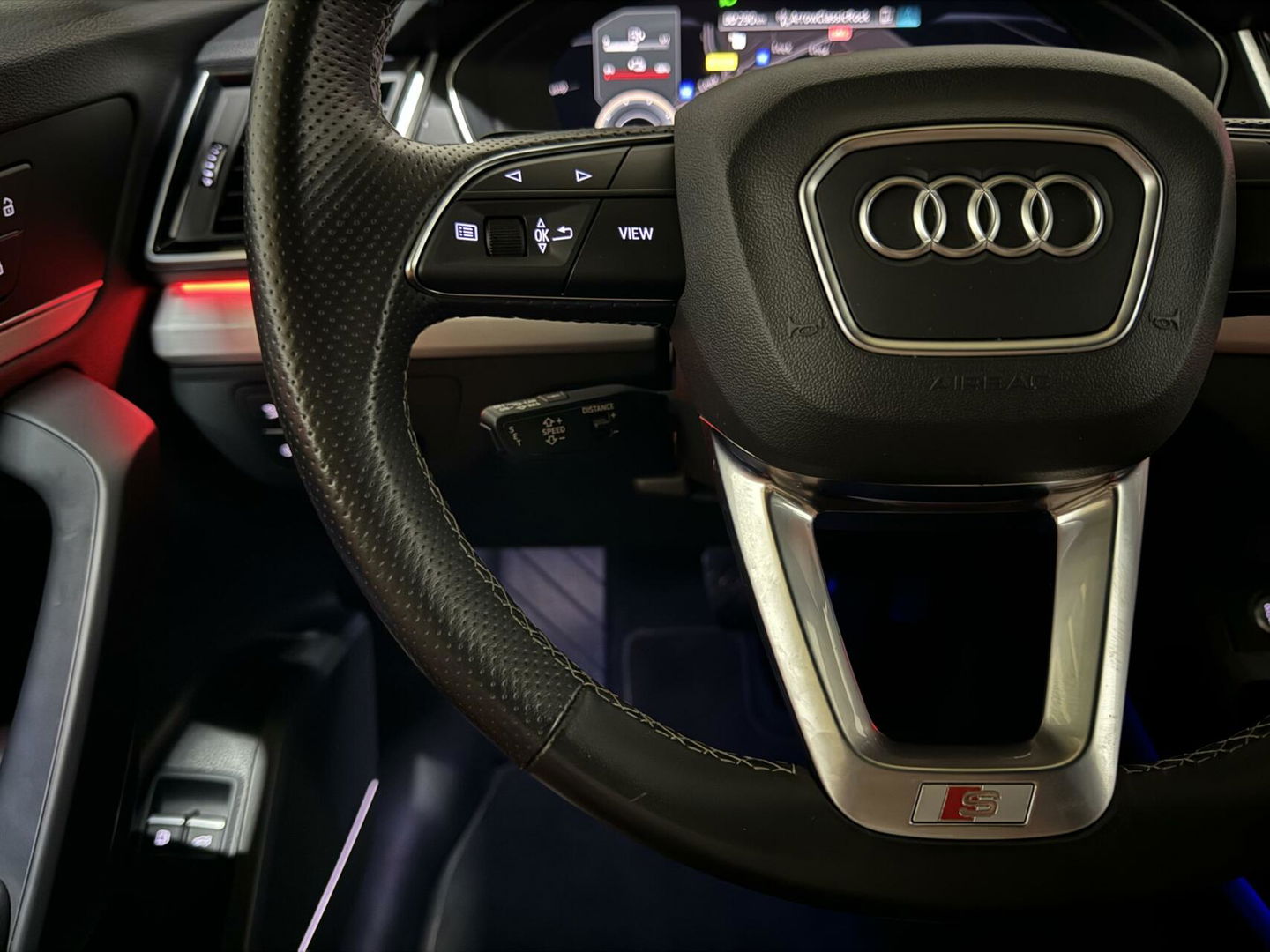 Audi Q5 Sportback 55 TFSI e BlackEdition S-Line Luchtvering Sfeer. Carplay