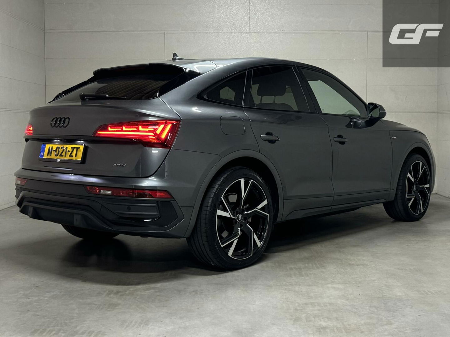 Audi Q5 Sportback 55 TFSI e BlackEdition S-Line Luchtvering Sfeer. Carplay