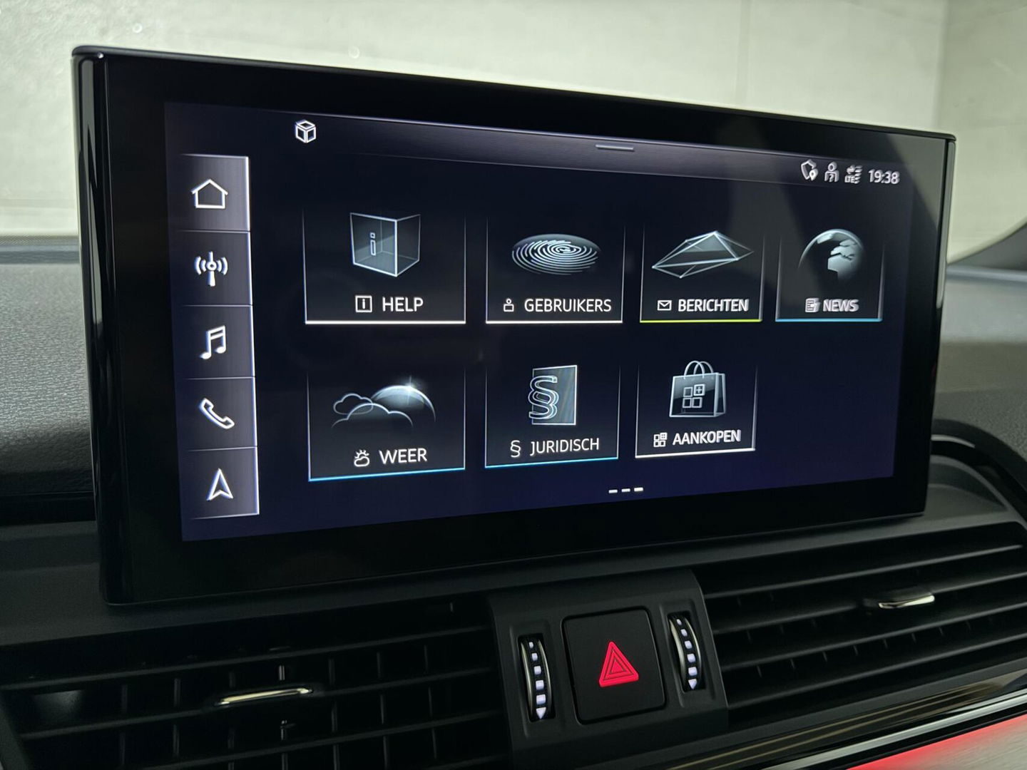 Audi Q5 Sportback 55 TFSI e BlackEdition S-Line Luchtvering Sfeer. Carplay
