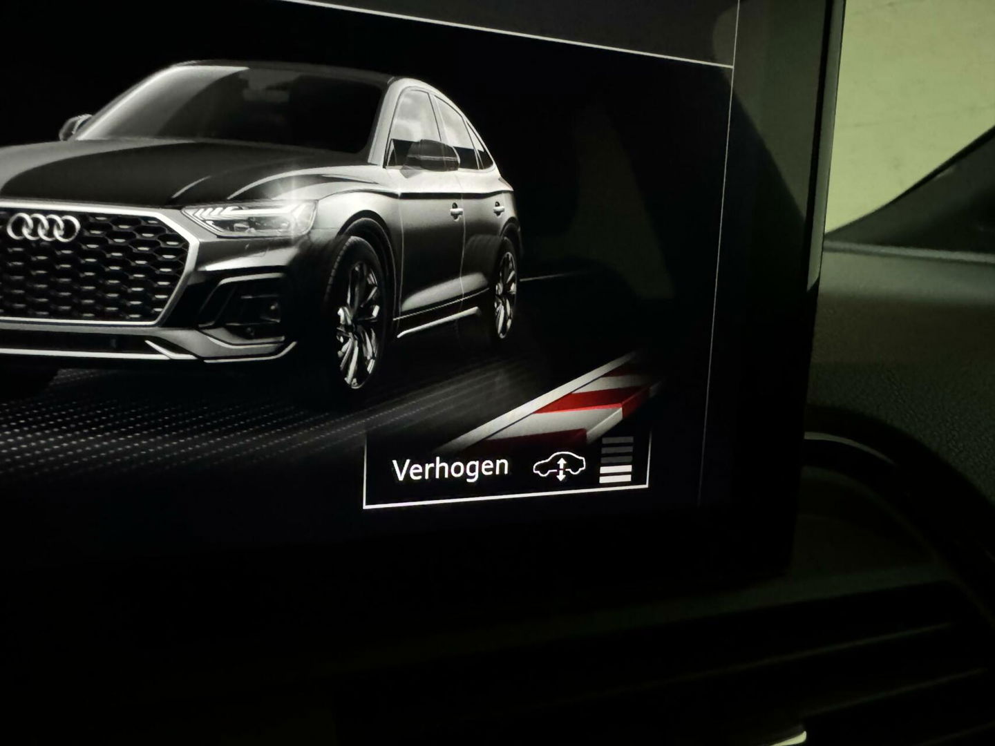 Audi Q5 Sportback 55 TFSI e BlackEdition S-Line Luchtvering Sfeer. Carplay
