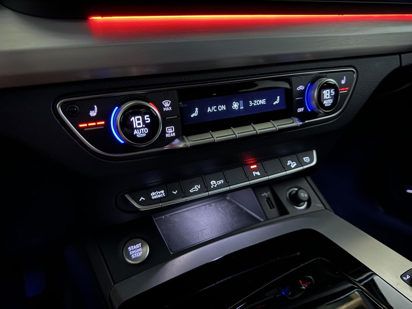 Audi Q5 Sportback 55 TFSI e BlackEdition S-Line Luchtvering Sfeer. Carplay