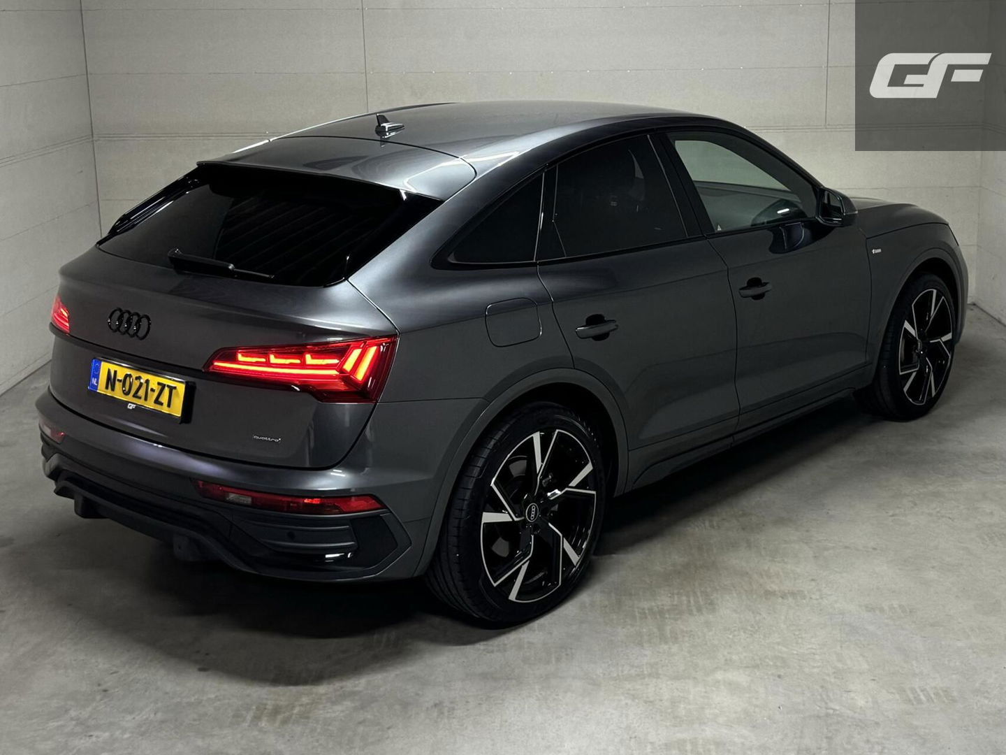 Audi Q5 Sportback 55 TFSI e BlackEdition S-Line Luchtvering Sfeer. Carplay
