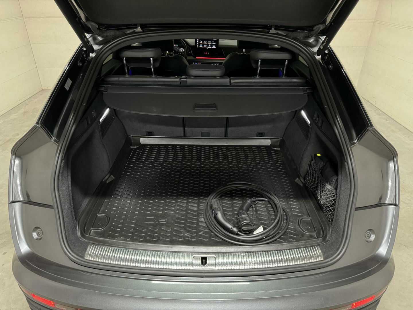 Audi Q5 Sportback 55 TFSI e BlackEdition S-Line Luchtvering Sfeer. Carplay