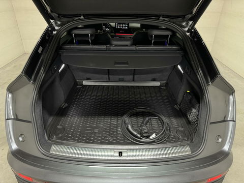 Audi Q5 Sportback 55 TFSI e BlackEdition S-Line Luchtvering Sfeer. Carplay