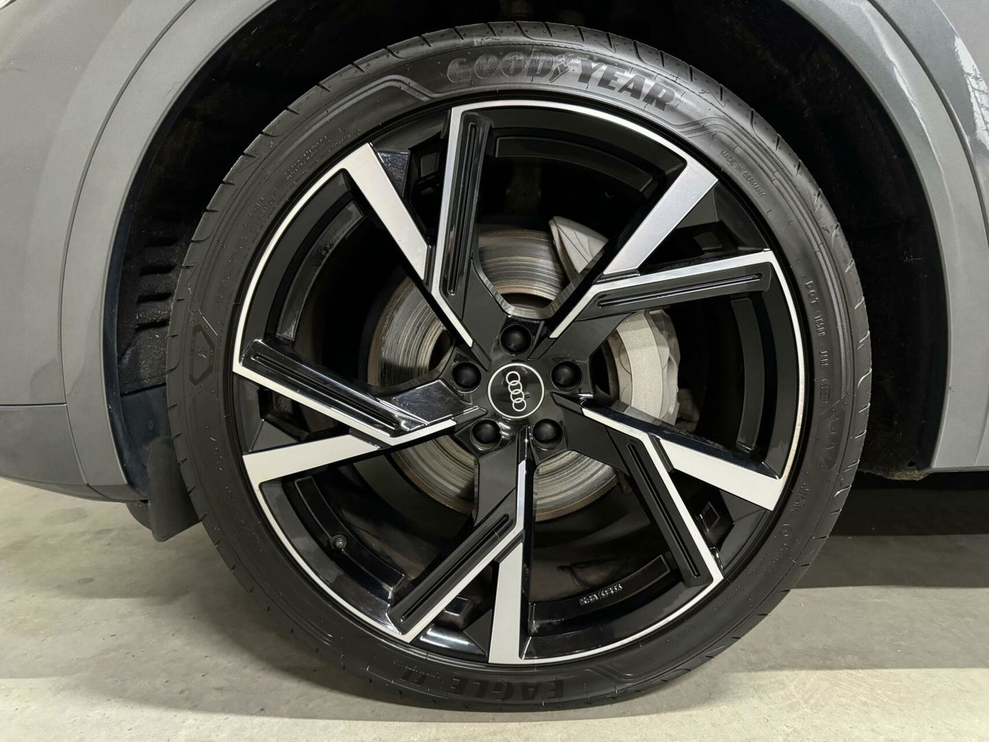 Audi Q5 Sportback 55 TFSI e BlackEdition S-Line Luchtvering Sfeer. Carplay