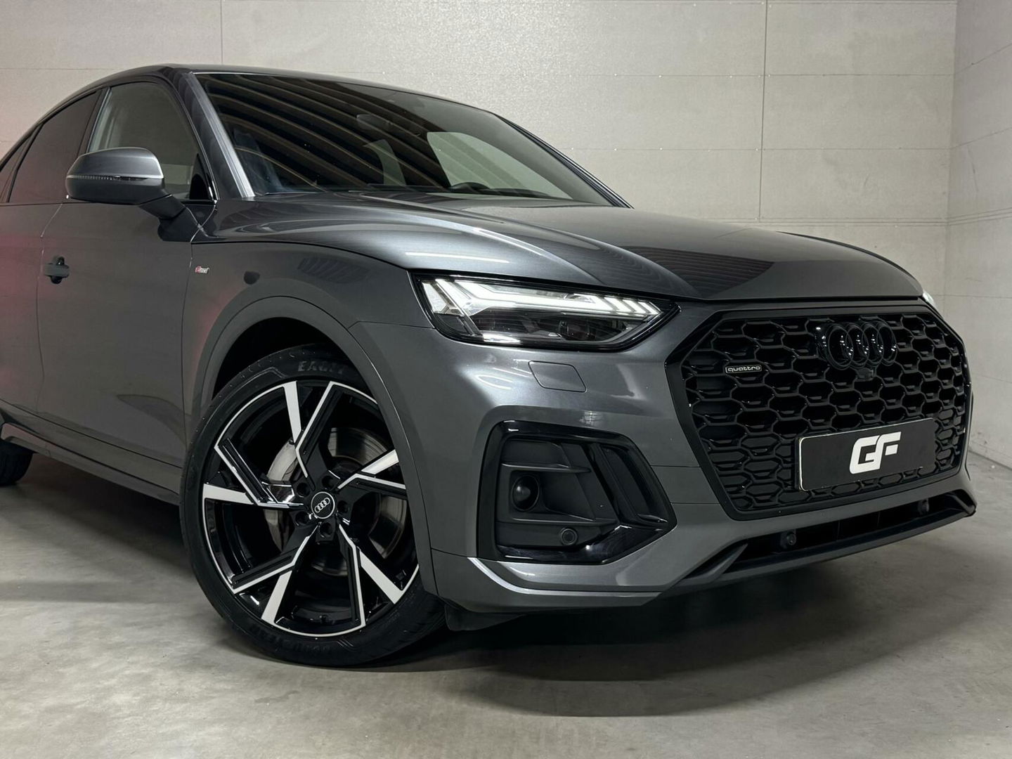 Audi Q5 Sportback 55 TFSI e BlackEdition S-Line Luchtvering Sfeer. Carplay