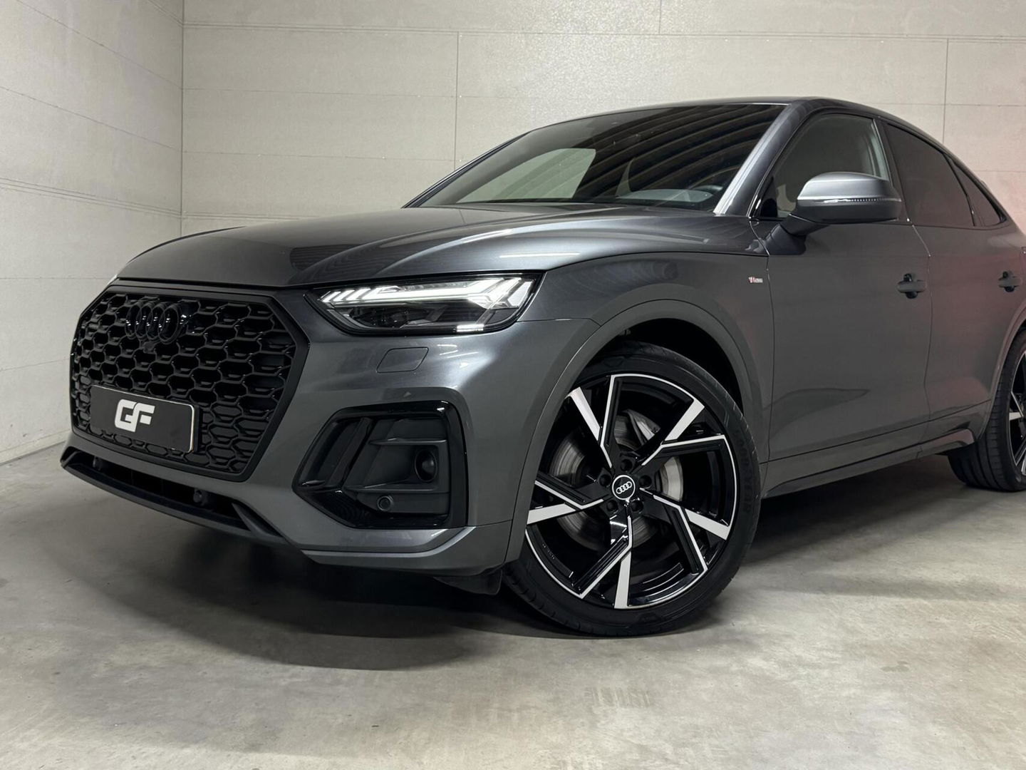 Audi Q5 Sportback 55 TFSI e BlackEdition S-Line Luchtvering Sfeer. Carplay