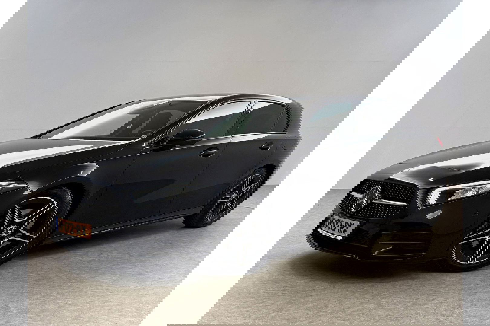 Mercedes-Benz A-Klasse 180 AMG Sfeer Virtual Clima Cruise Camera Navi LED PDC 18"LMV