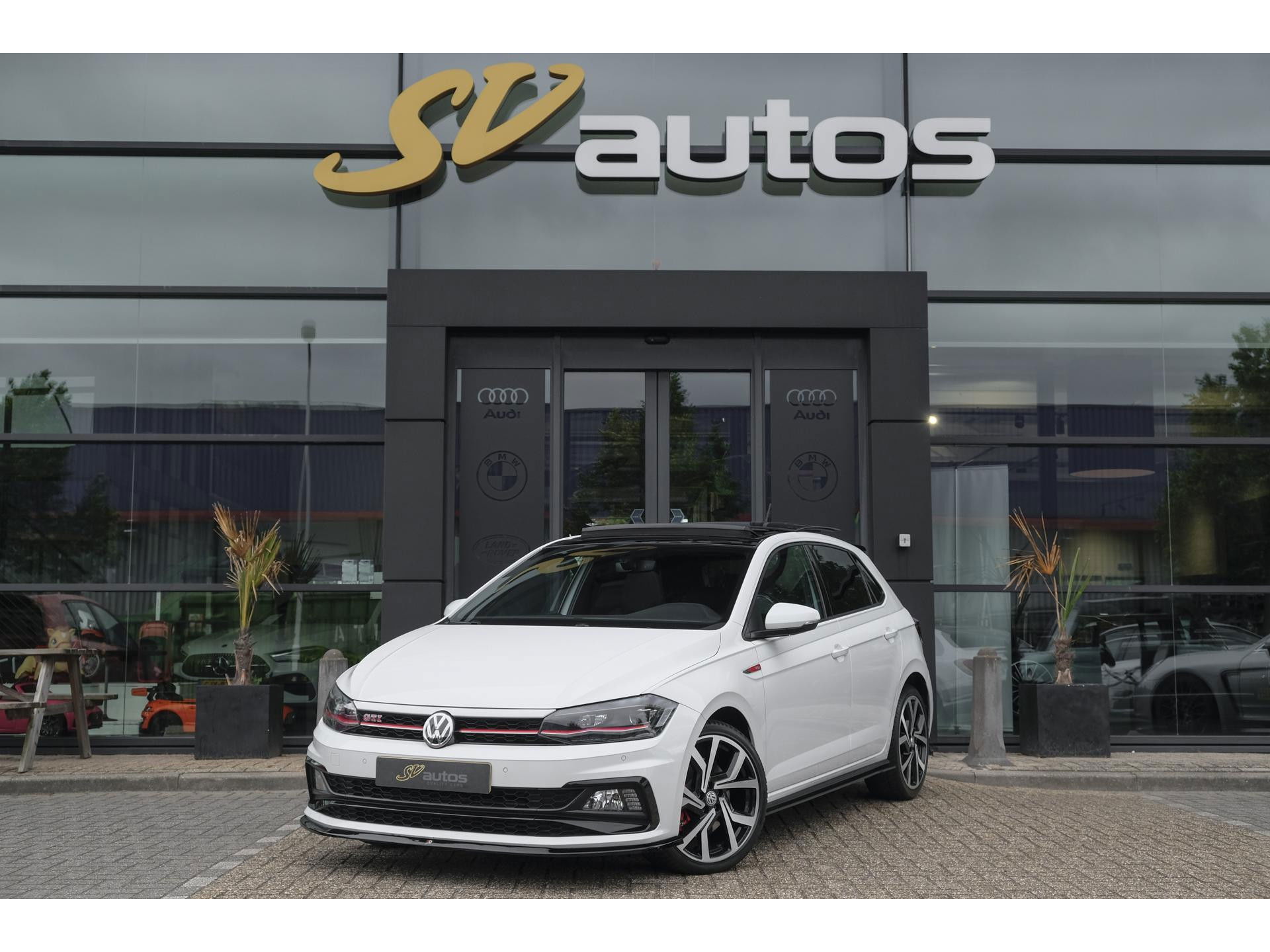 Volkswagen Polo 2.0 TSI GTI 200pk DSG Panoramadak Virtual cockpit Full led Maxton bodykit 18" LMV