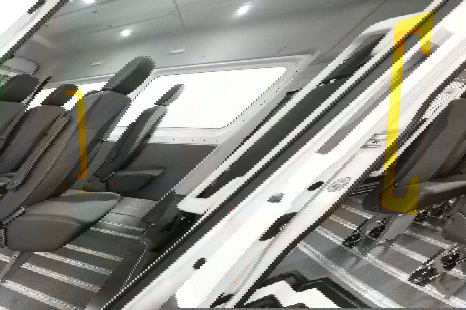 Volkswagen Crafter e-Crafter L3H3 Rolstoelbus | Rolstoellift | INCL BTW & BPM | 8 Persoons Airco Cruise Camera Carplay LED PDC