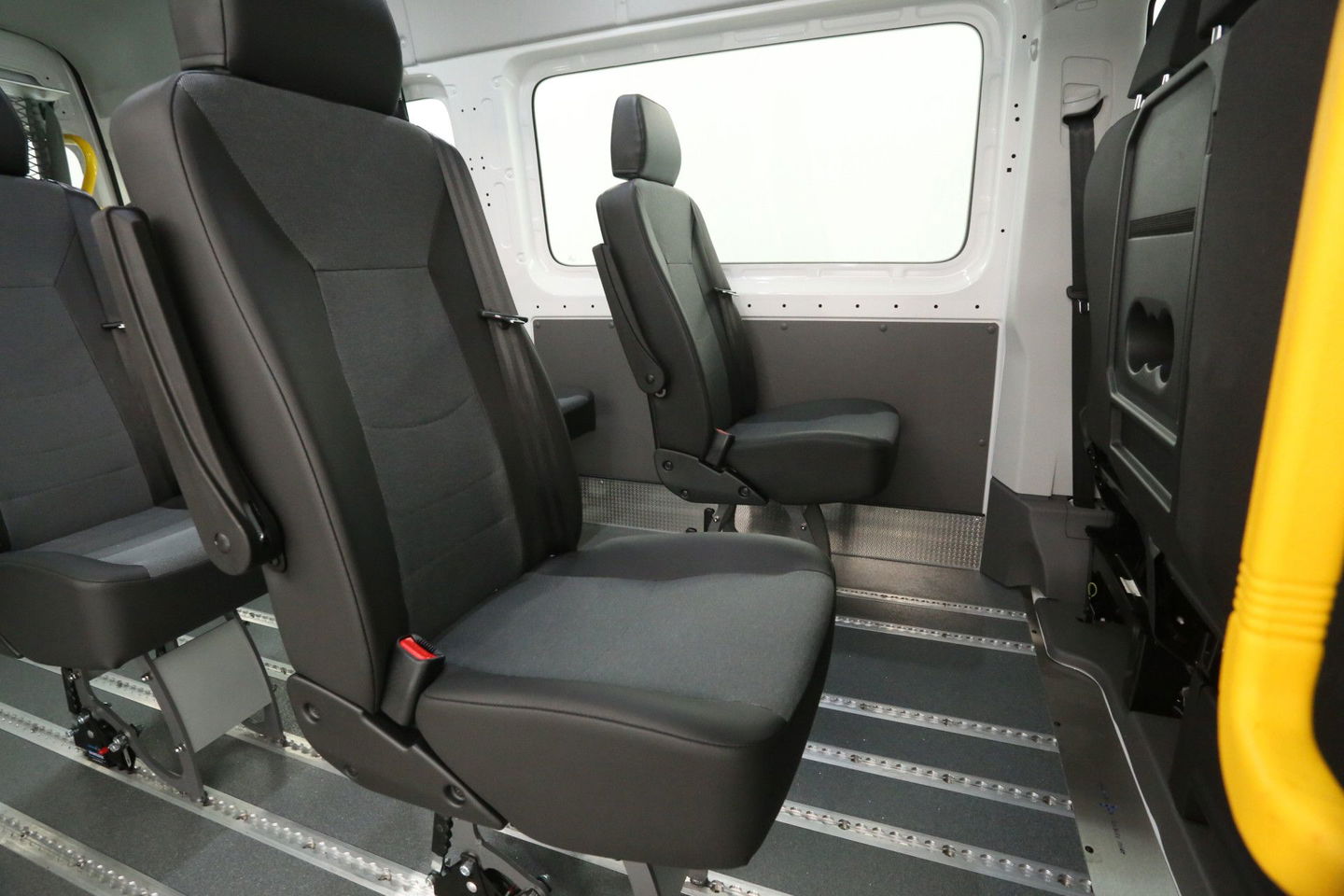 Volkswagen Crafter e-Crafter L3H3 Rolstoelbus | Rolstoellift | INCL BTW & BPM | 8 Persoons Airco Cruise Camera Carplay LED PDC