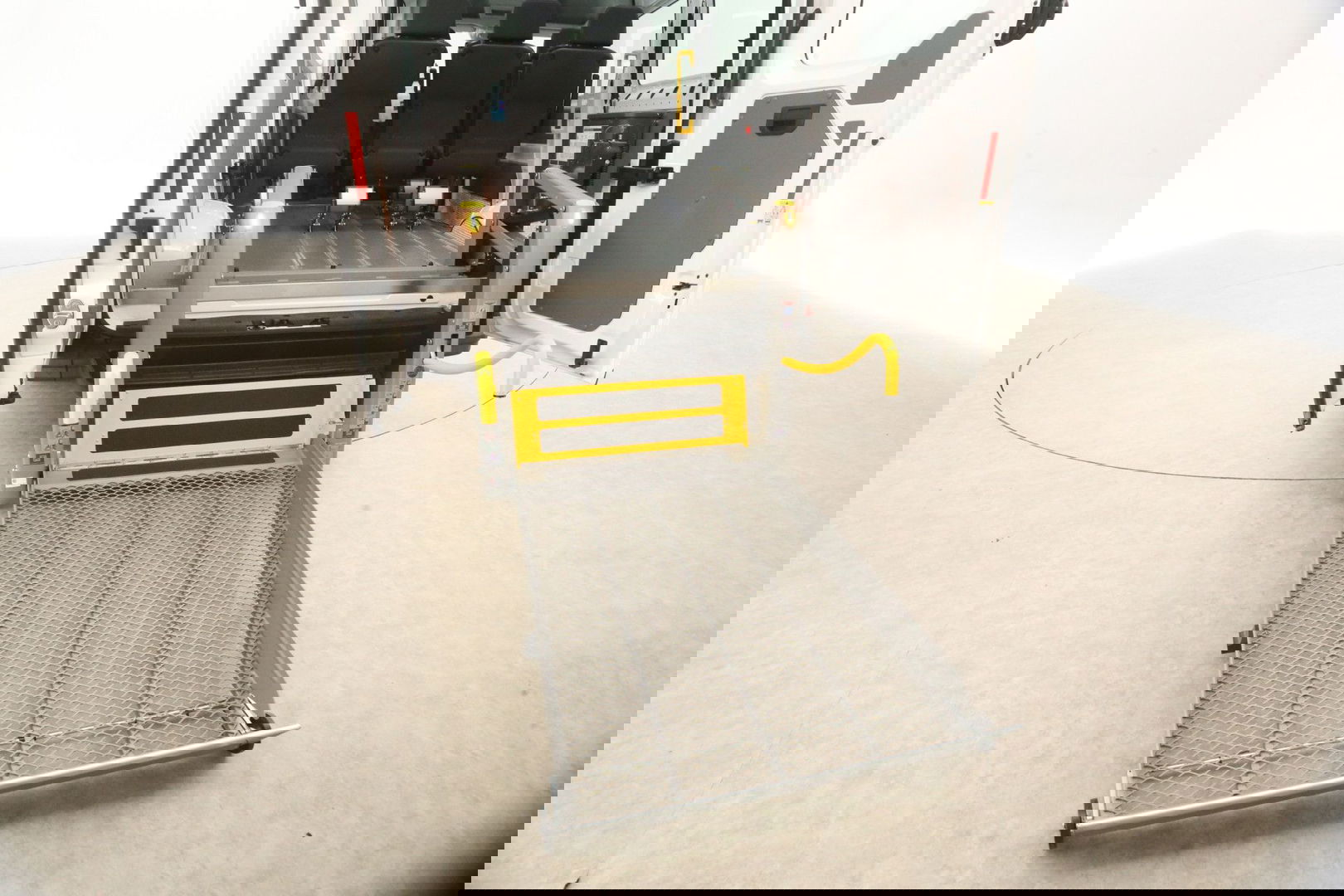 Volkswagen Crafter e-Crafter L3H3 Rolstoelbus | Rolstoellift | INCL BTW & BPM | 8 Persoons Airco Cruise Camera Carplay LED PDC